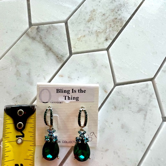 Gorgeous drop earrings with blue and green larger stone. Perfect for holidays! - Picture 4 of 5